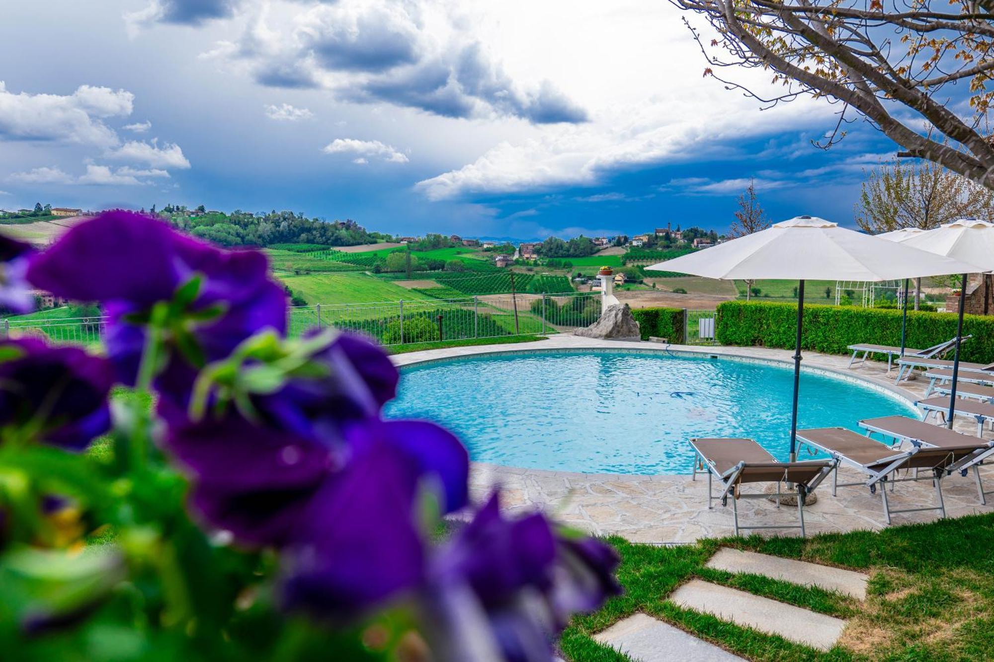 Agriturismo Podere La Piazza Costigliole d'Asti Exteriör bild